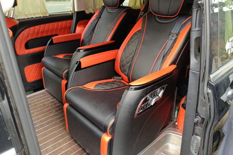 Used Mercedes-Benz Vito 2018 2.0T Business Version China VI Emission Standard Left Rear Seat