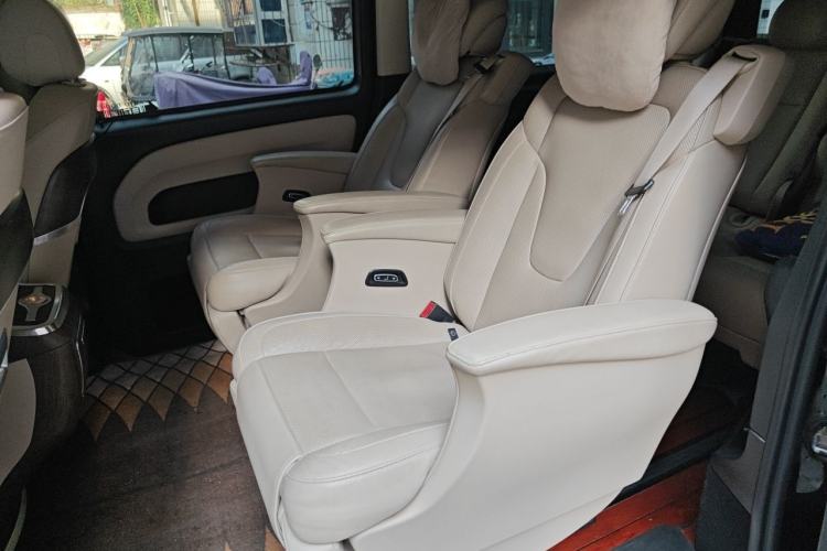 Used Mercedes-Benz Vito 2018 2.0T Business Version China VI Emission Standard Left Rear Seat