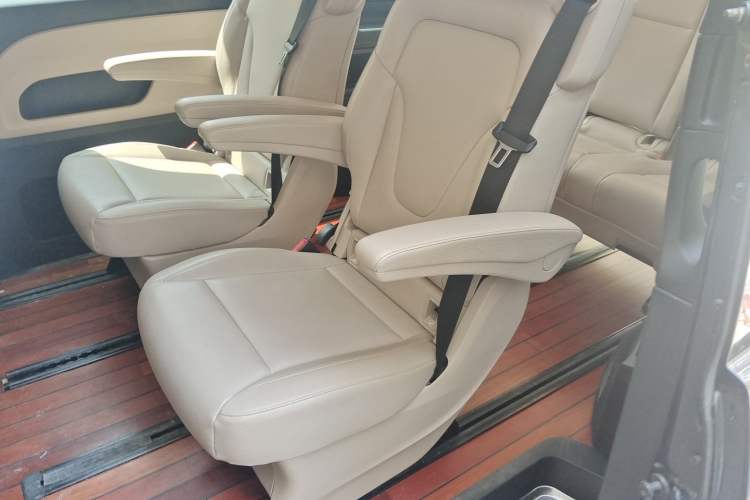 Used Mercedes-Benz Vito 2018 2.0T Business Version China VI Emission Standard Left Rear Seat