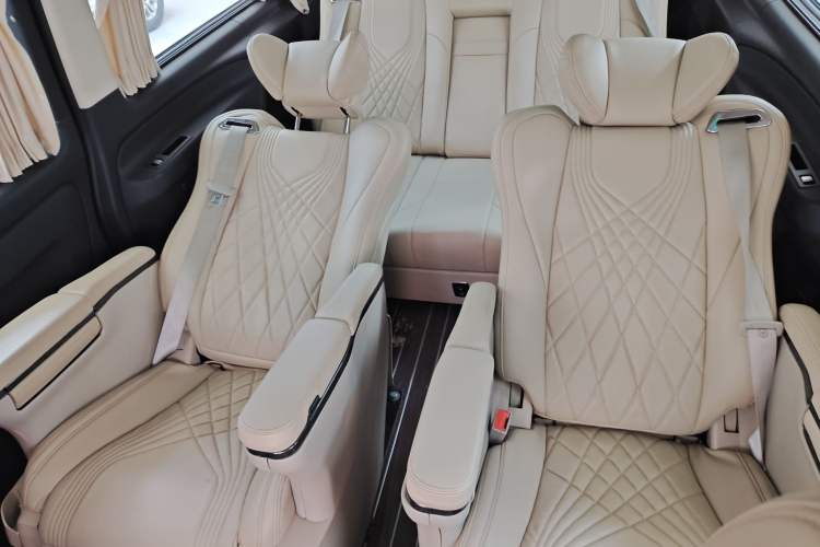 Used Mercedes-Benz Vito 2018 2.0T Elite Version 7 Seats China VI Emission Standard Left Rear Seat