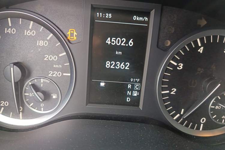 Used Mercedes-Benz Vito  Odometer Close Up