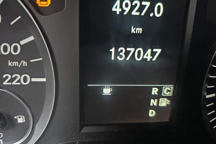 Used Mercedes-Benz Vito 2018 2.0T Business Version China VI Emission Standard Odometer Close Up