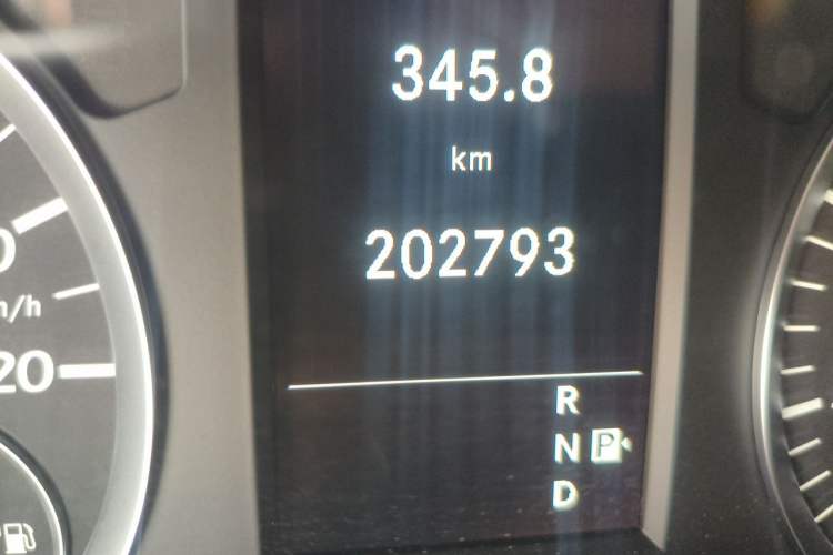 Used Mercedes-Benz Vito 2018 2.0T Elite Version 9 Seats China VI Emission Standard Odometer Close Up
