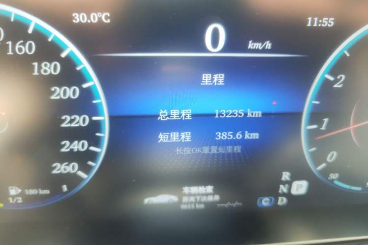 Used Mercedes-Benz Vito 2018 2.0T Business Version China V Emission Standard Odometer Close Up
