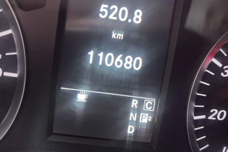 Used Mercedes-Benz Vito 2018 2.0T Elite Version 7 Seats China V Emission Standard Odometer Close Up