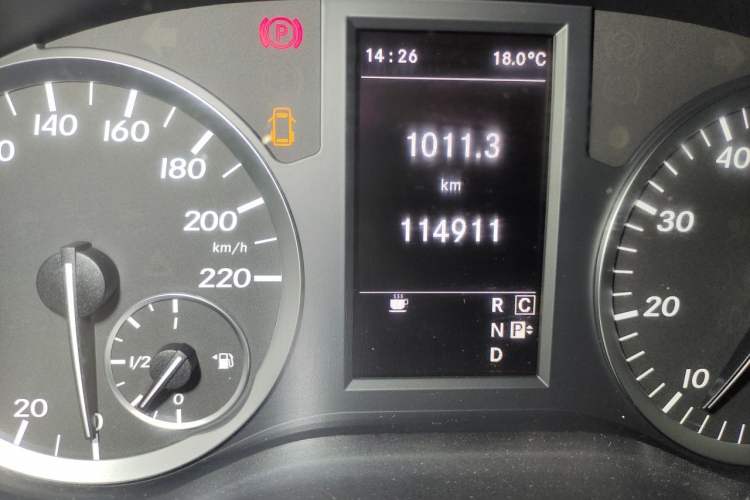 Used Mercedes-Benz Vito  Odometer Close Up