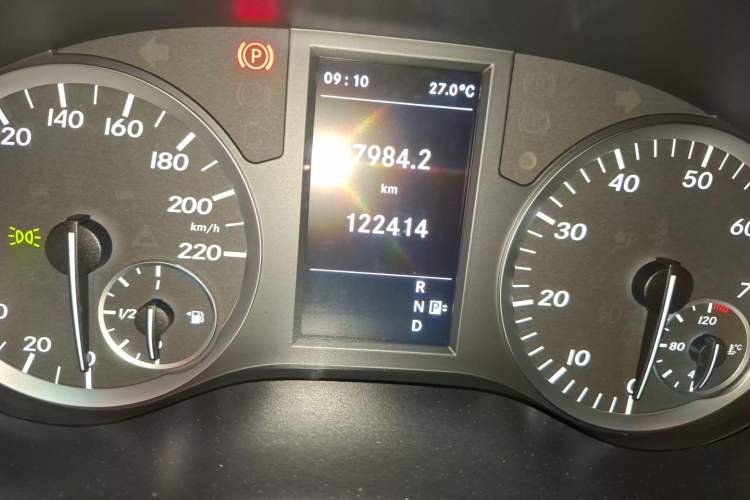 Used Mercedes-Benz Vito  Odometer Close Up