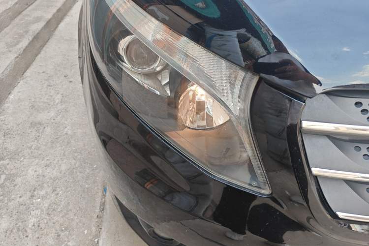 Used Mercedes-Benz Vito 2018 2.0T Elite Version 7 Seats China V Emission Standard Right Front Headlight