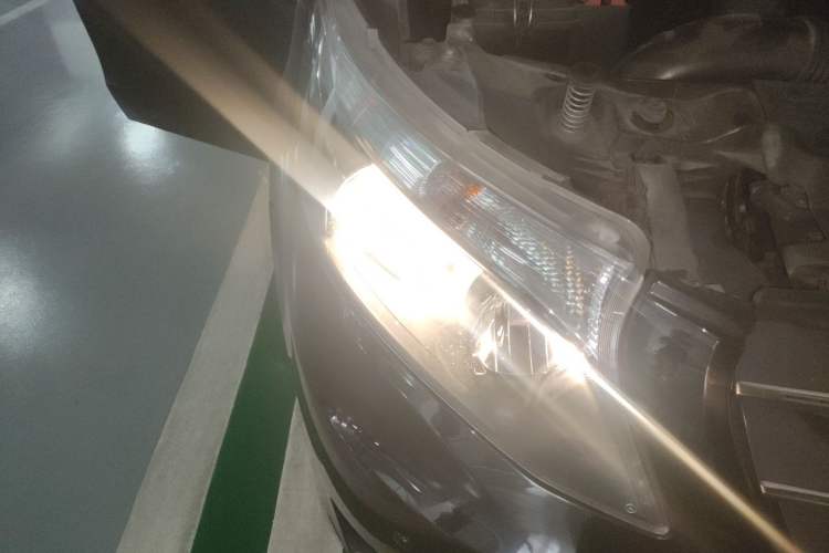 Used Mercedes-Benz Vito 2018 2.0T Elite Version 7 Seats China VI Emission Standard Right Front Headlight