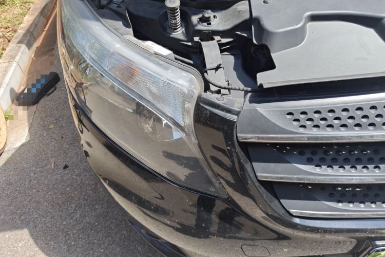 Used Mercedes-Benz Vito 2018 2.0T Elite Version 7 Seats China VI Emission Standard Right Front Headlight