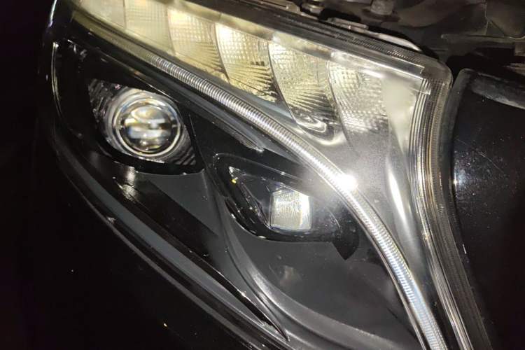 Used Mercedes-Benz Vito 2018 2.0T Business Version China V Emission Standard Right Front Headlight
