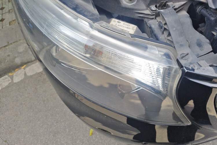 Used Mercedes-Benz Vito 2018 2.0T Elite Version 7 Seats China VI Emission Standard Right Front Headlight