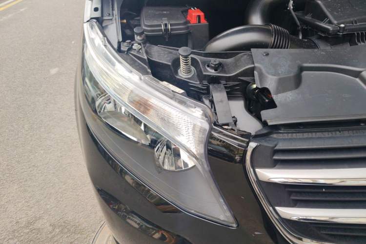 Used Mercedes-Benz Vito 2018 2.0T Elite Version 7 Seats China V Emission Standard Right Front Headlight