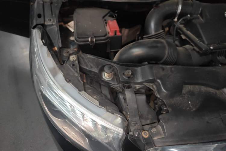 Used Mercedes-Benz Vito 2018 2.0T Elite Version 7 Seats China V Emission Standard Right Front Headlight