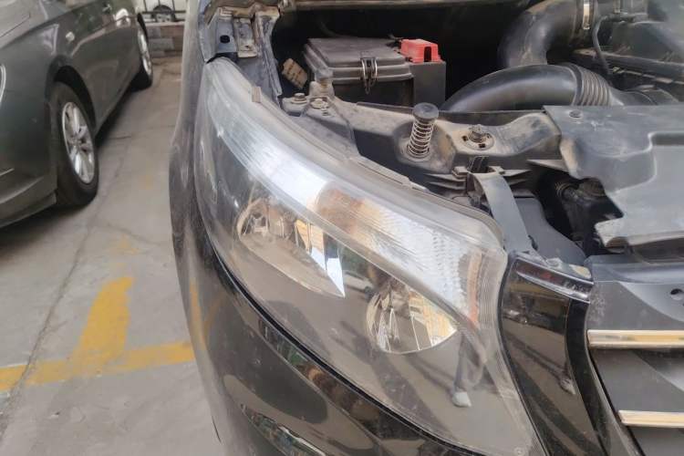 Used Mercedes-Benz Vito 2018 2.0T Elite Version 7 Seats China VI Emission Standard Right Front Headlight