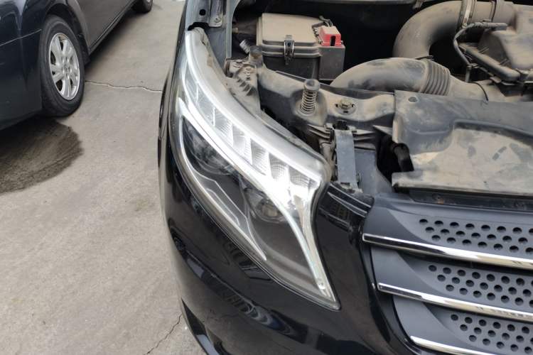 Used Mercedes-Benz Vito 2018 2.0T Business Version China VI Emission Standard Right Front Headlight