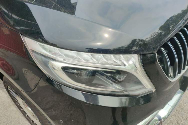 Used Mercedes-Benz Vito 2018 2.0T Elite Version 7 Seats China VI Emission Standard Right Front Headlight