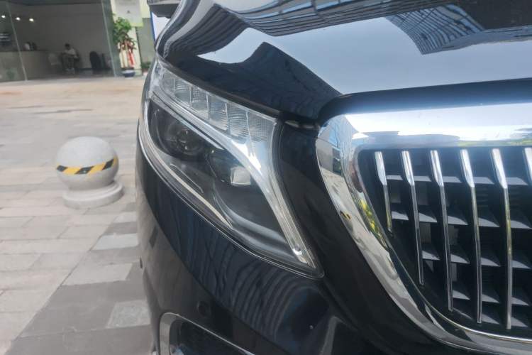 Used Mercedes-Benz Vito 2018 2.0T Elite Version 7 Seats China VI Emission Standard Right Front Headlight