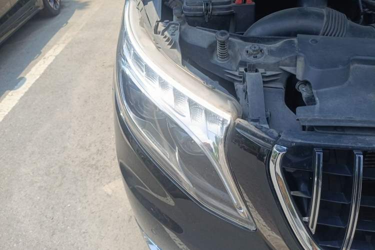 Used Mercedes-Benz Vito 2018 2.0T Business Version China VI Emission Standard Right Front Headlight