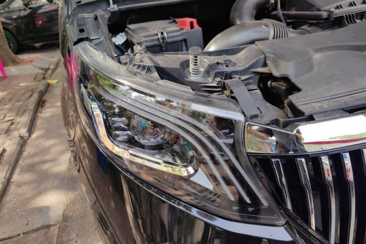 Used Mercedes-Benz Vito 2018 2.0T Business Version China VI Emission Standard Right Front Headlight