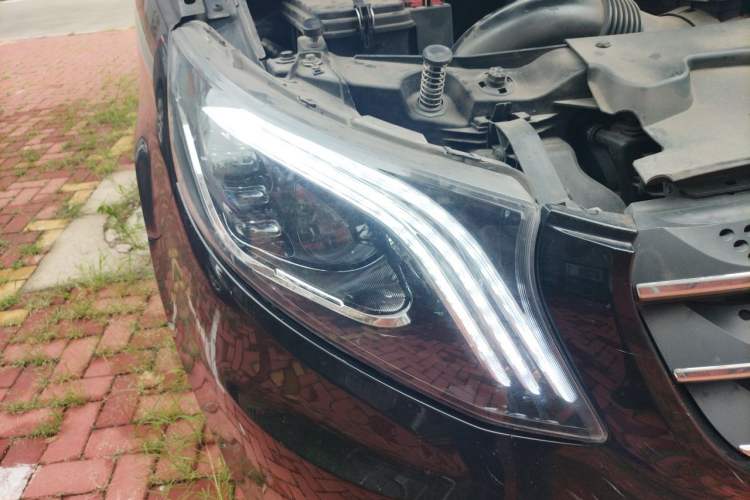 Used Mercedes-Benz Vito 2018 2.0T Elite Version 7 Seats China VI Emission Standard Right Front Headlight