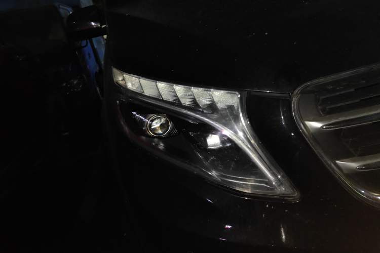 Used Mercedes-Benz Vito 2018 2.0T Business Version China V Emission Standard Right Front Headlight