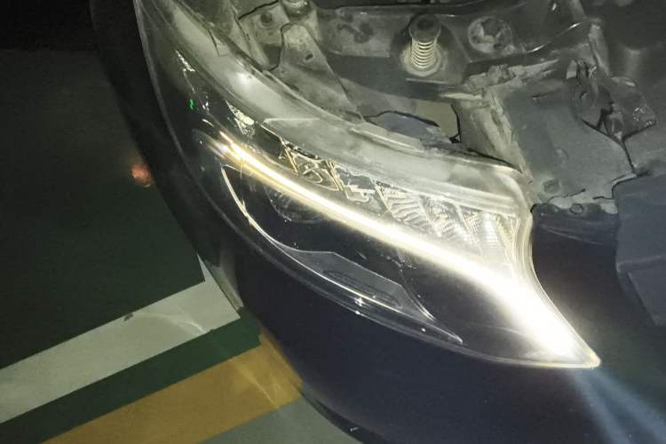 Used Mercedes-Benz Vito 2018 2.0T Business Version China VI Emission Standard Right Front Headlight