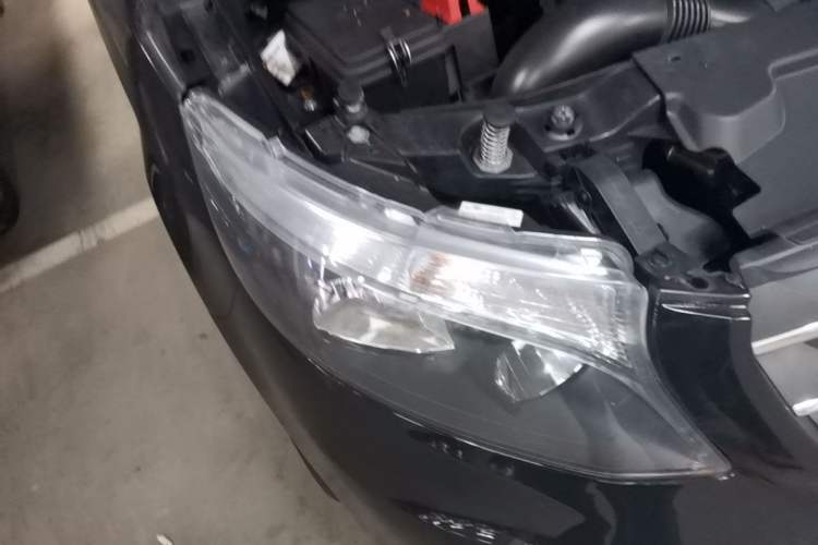 Used Mercedes-Benz Vito 2018 2.0T Elite Version 7 Seats China V Emission Standard Right Front Headlight