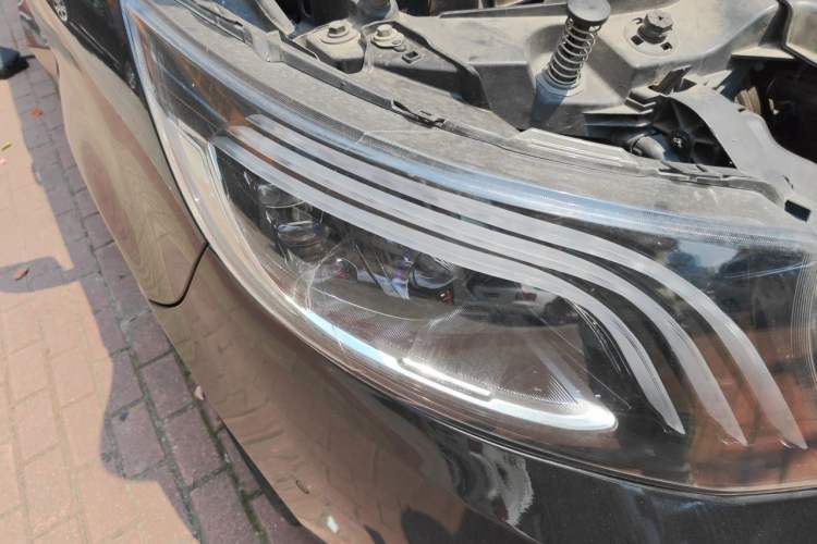 Used Mercedes-Benz Vito 2018 2.0T Elite Version 7 Seats China VI Emission Standard Right Front Headlight
