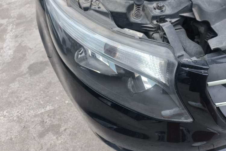 Used Mercedes-Benz Vito 2018 2.0T Business Version China V Emission Standard Right Front Headlight