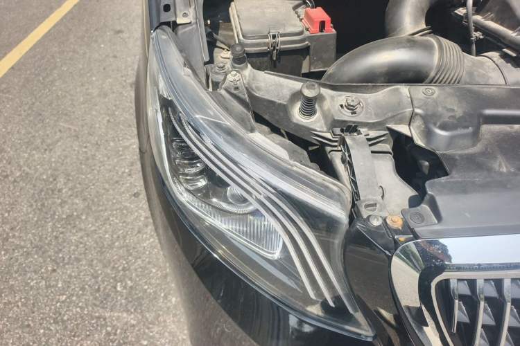Used Mercedes-Benz Vito 2018 2.0T Business Version China VI Emission Standard Right Front Headlight