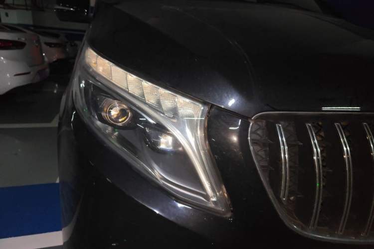 Used Mercedes-Benz Vito 2018 2.0T Business Version China VI Emission Standard Right Front Headlight