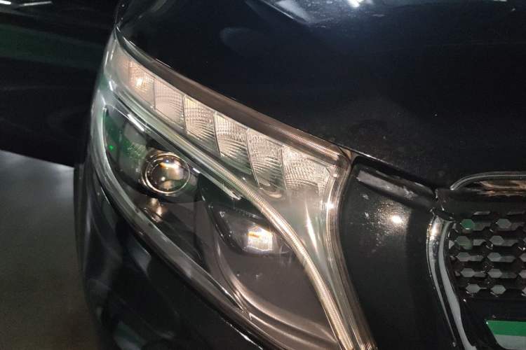 Used Mercedes-Benz Vito 2018 2.0T Business Version China VI Emission Standard Right Front Headlight