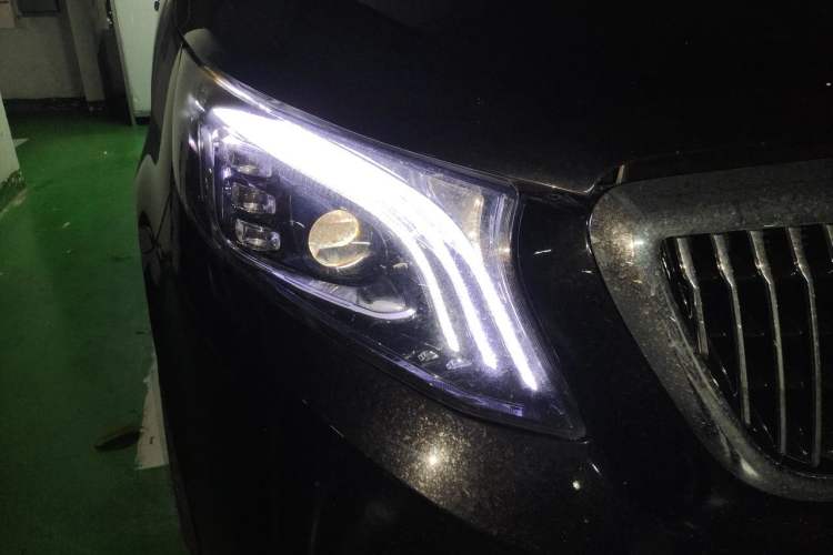 Used Mercedes-Benz Vito  Right Front Headlight