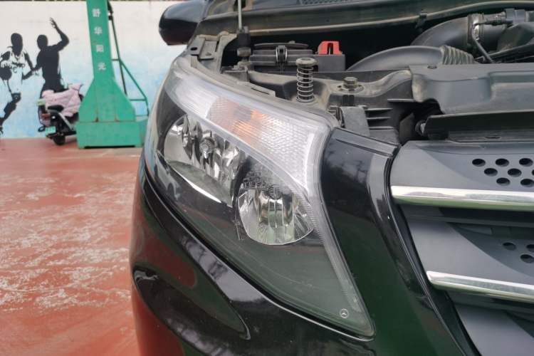 Used Mercedes-Benz Vito 2018 2.0T Business Version China VI Emission Standard Right Front Headlight