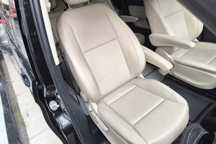 Used Mercedes-Benz Vito 2018 2.0T Business Version China V Emission Standard Right Front Seat