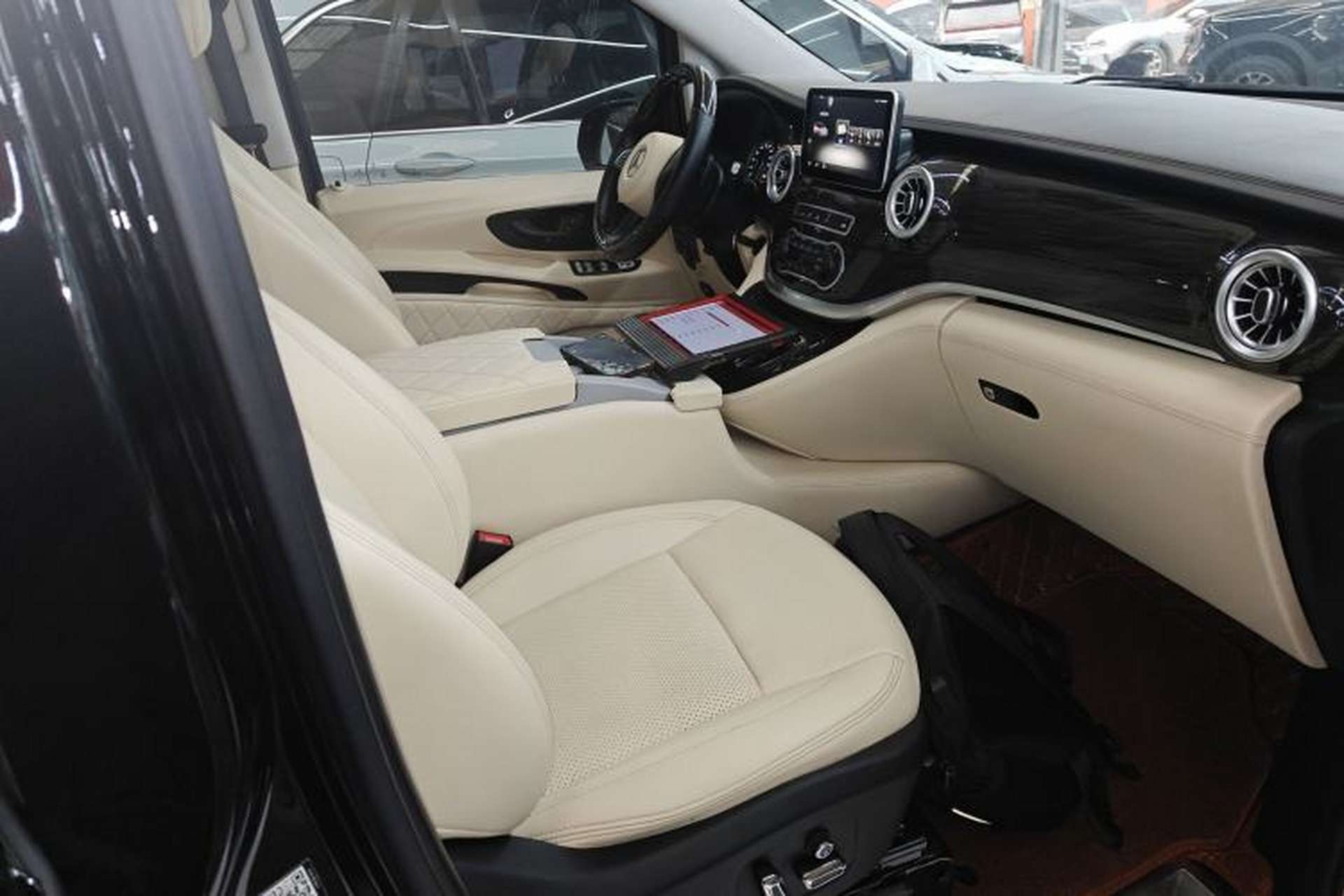 Used Mercedes-Benz Vito 2018 2.0T Elite Version 7 Seats China VI Emission Standard Right Front Seat