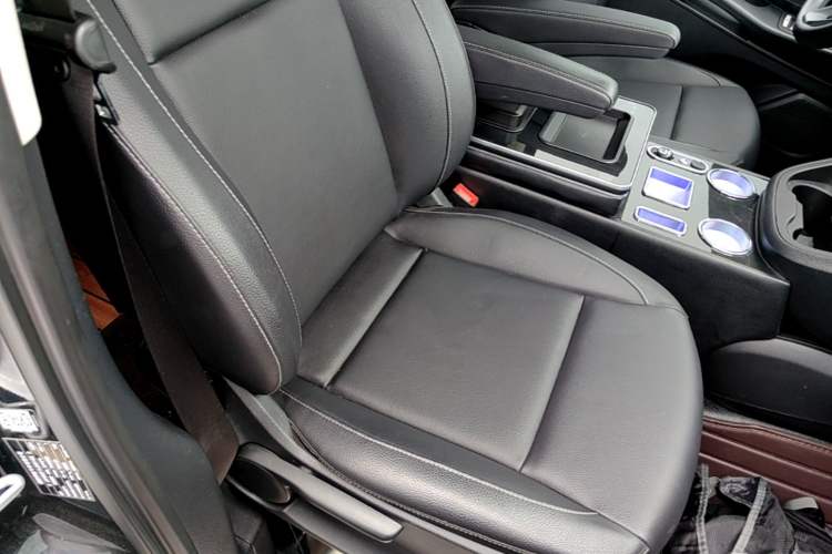 Used Mercedes-Benz Vito 2018 2.0T Elite Version 7 Seats China V Emission Standard Right Front Seat