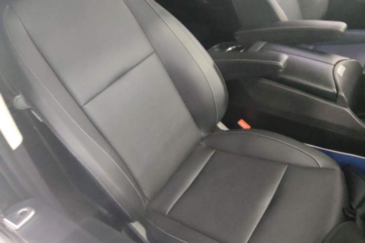 Used Mercedes-Benz Vito 2018 2.0T Business Version China V Emission Standard Right Front Seat