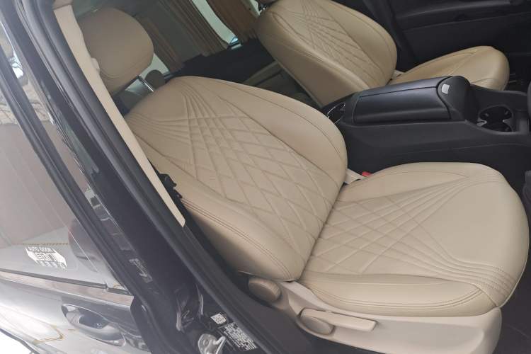 Used Mercedes-Benz Vito 2018 2.0T Elite Version 7 Seats China VI Emission Standard Right Front Seat