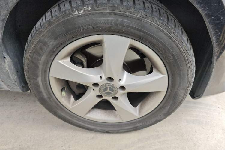 Used Mercedes-Benz Vito 2018 2.0T Business Version China V Emission Standard Right Front Wheel Hub
