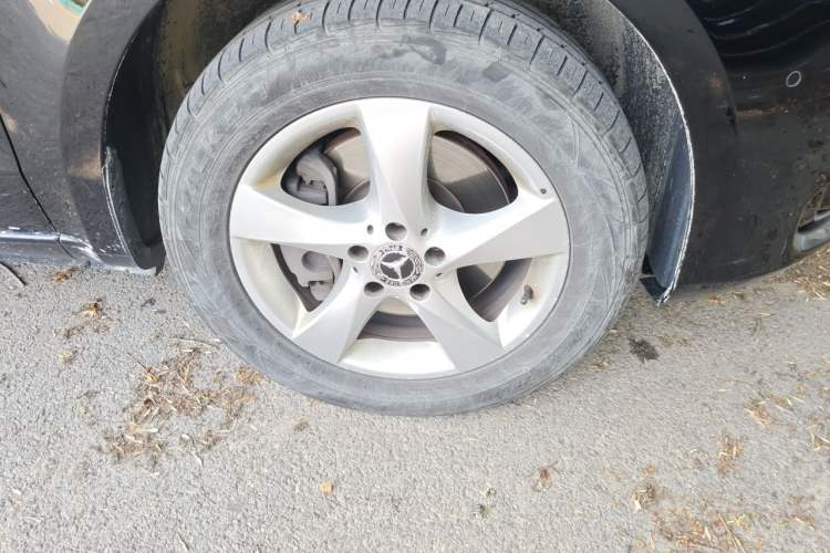Used Mercedes-Benz Vito 2018 2.0T Business Version China VI Emission Standard Right Front Wheel Hub