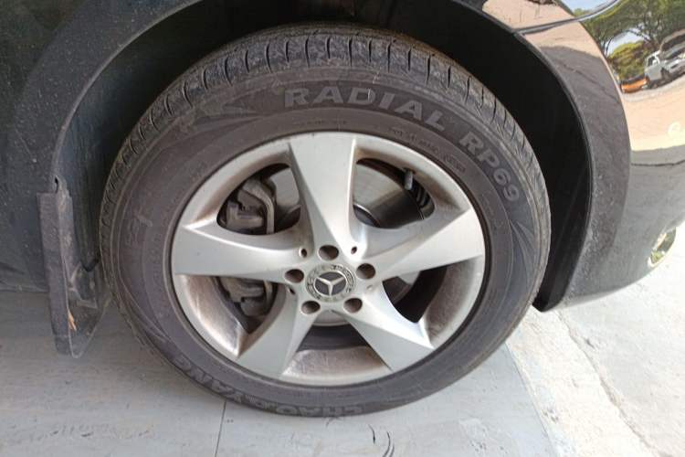 Used Mercedes-Benz Vito  Right Front Wheel Hub