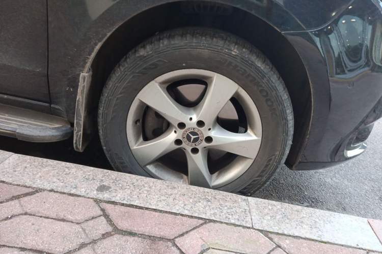 Used Mercedes-Benz Vito 2018 2.0T Business Version China V Emission Standard Right Front Wheel Hub
