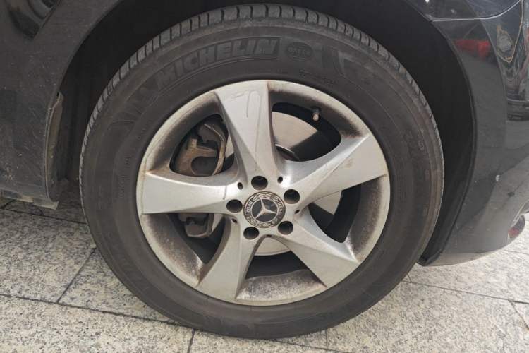 Used Mercedes-Benz Vito 2018 2.0T Business Version China V Emission Standard Right Front Wheel Hub