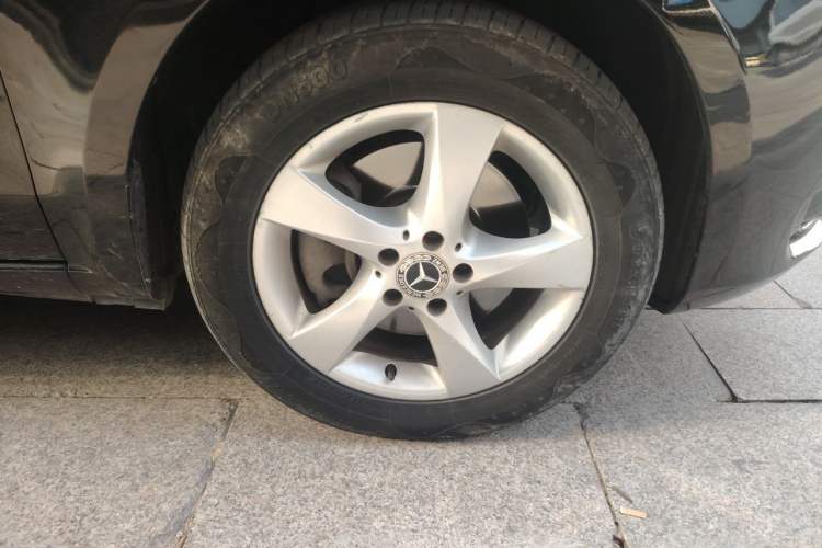 Used Mercedes-Benz Vito 2018 2.0T Elite Version 7 Seats China V Emission Standard Right Front Wheel Hub