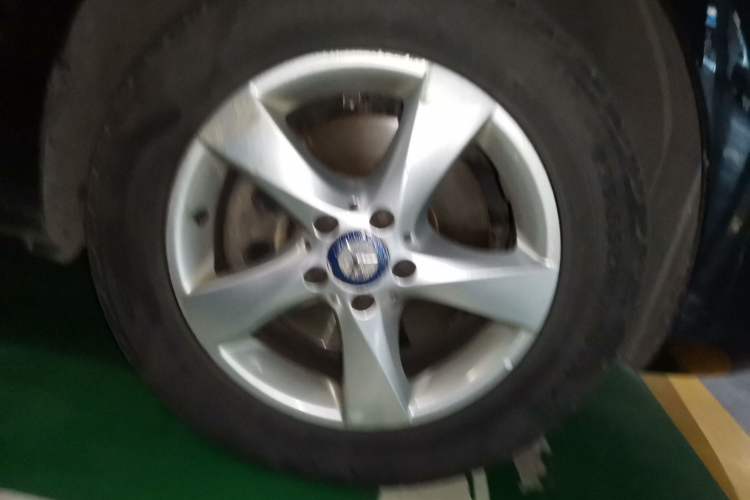 Used Mercedes-Benz Vito 2018 2.0T Business Version China V Emission Standard Right Front Wheel Hub