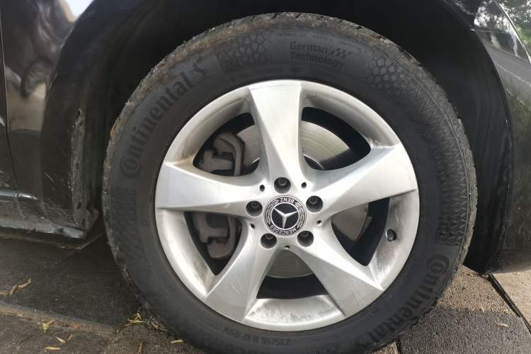 Used Mercedes-Benz Vito 2018 2.0T Elite Version 7 Seats China VI Emission Standard Right Front Wheel Hub
