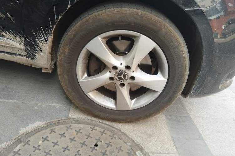 Used Mercedes-Benz Vito 2018 2.0T Elite Version 7 Seats China VI Emission Standard Right Front Wheel Hub