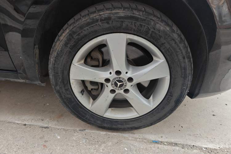 Used Mercedes-Benz Vito 2018 2.0T Elite Version 7 Seats China V Emission Standard Right Front Wheel Hub